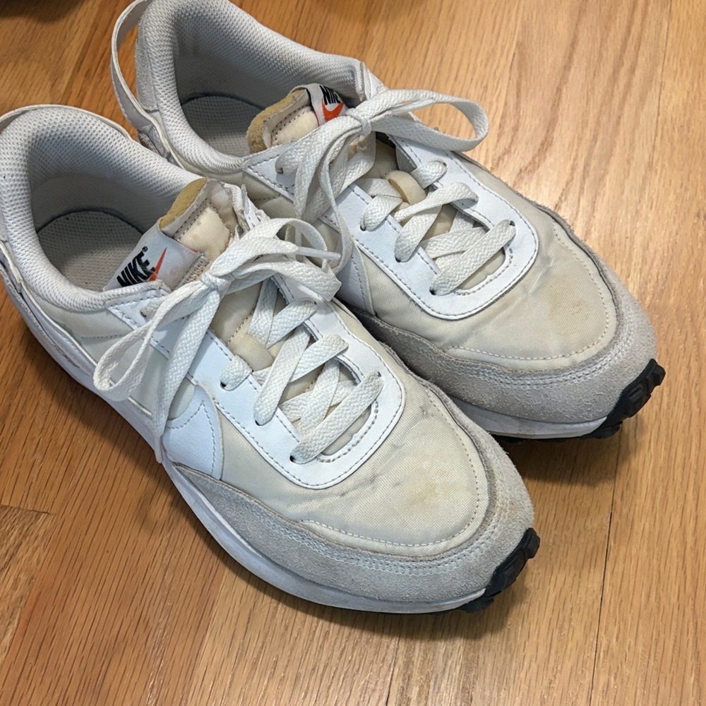 Nike Men's White and Cream Retro Runner Sneakers